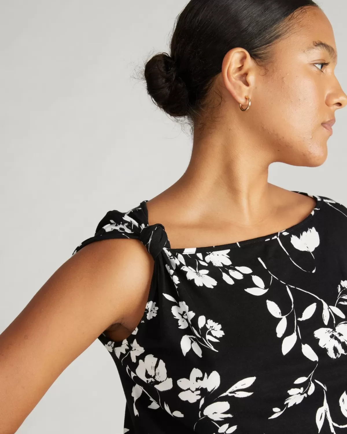 Estella Liquid Jersey Knot Tank>Universal Standard Hot