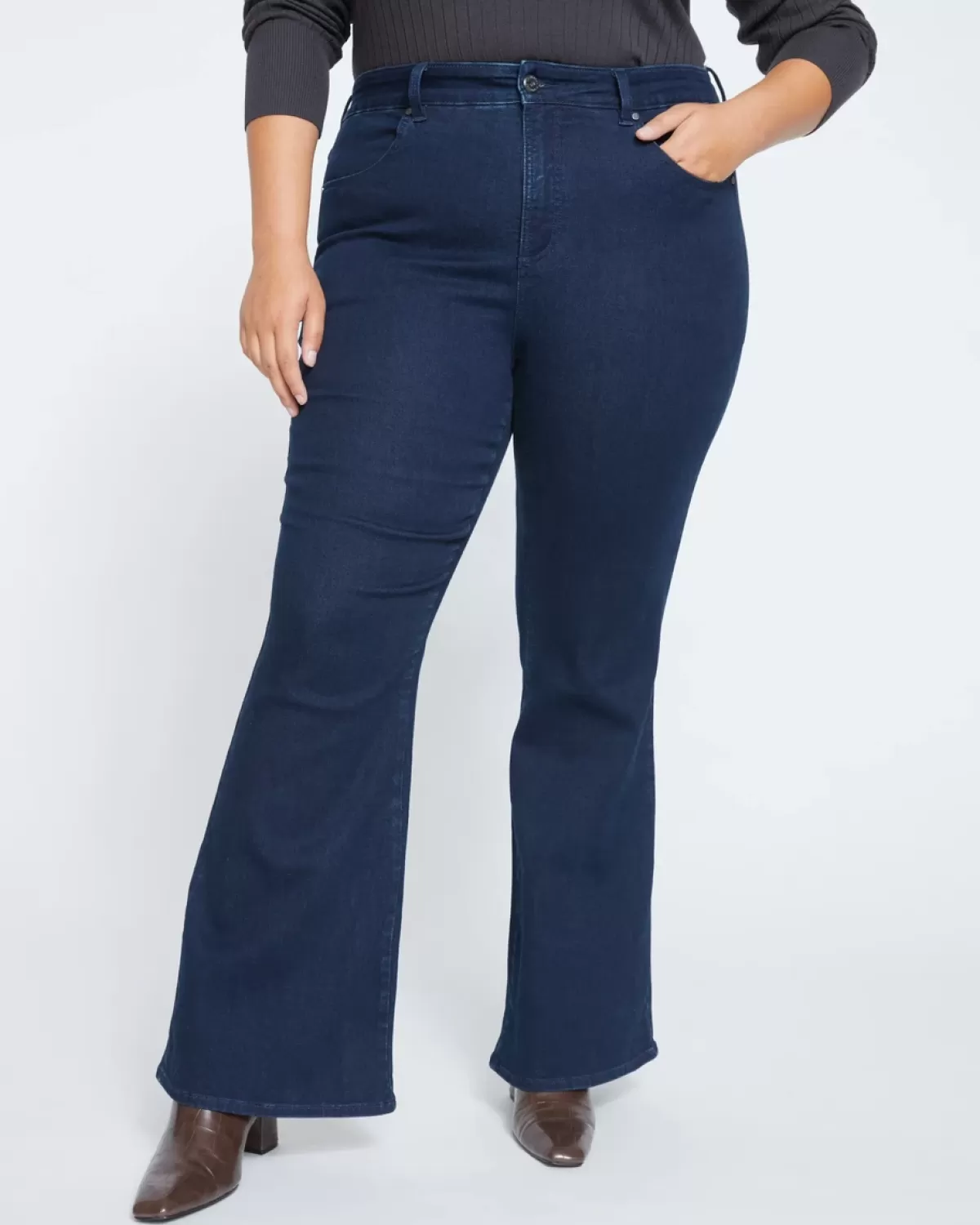 Farrah High Rise Flared Jeans>Universal Standard Shop
