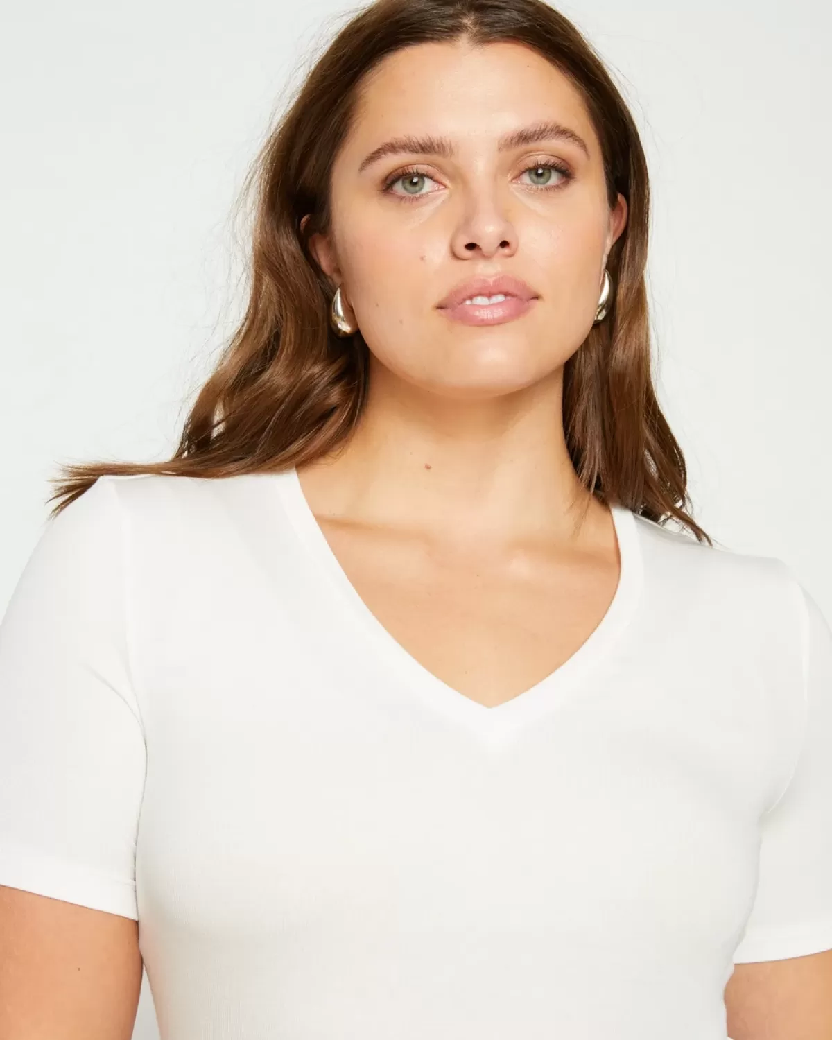 Foundation Short Sleeve V-Neck Tee>Universal Standard Best