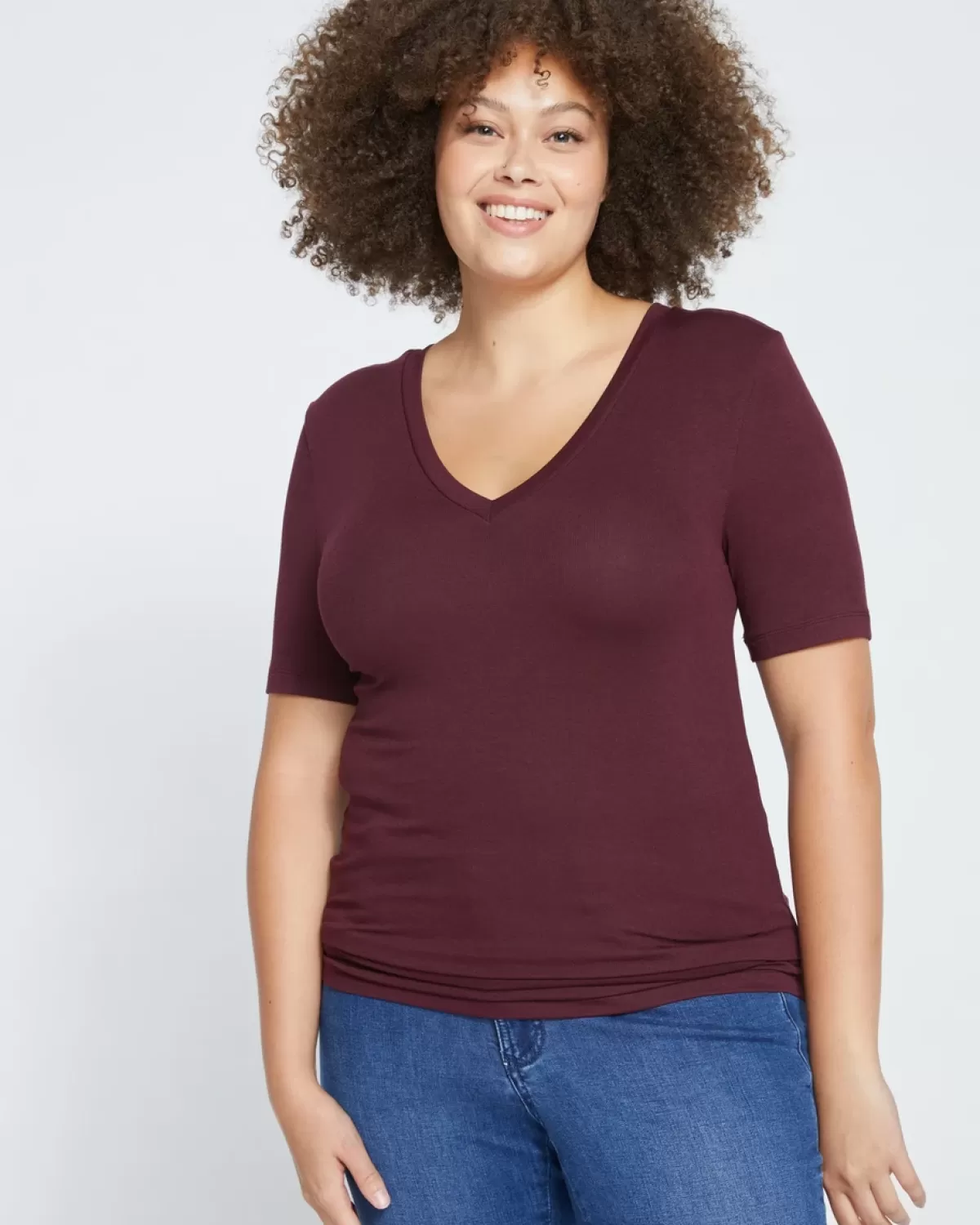 Foundation Short Sleeve V-Neck Tee>Universal Standard Hot