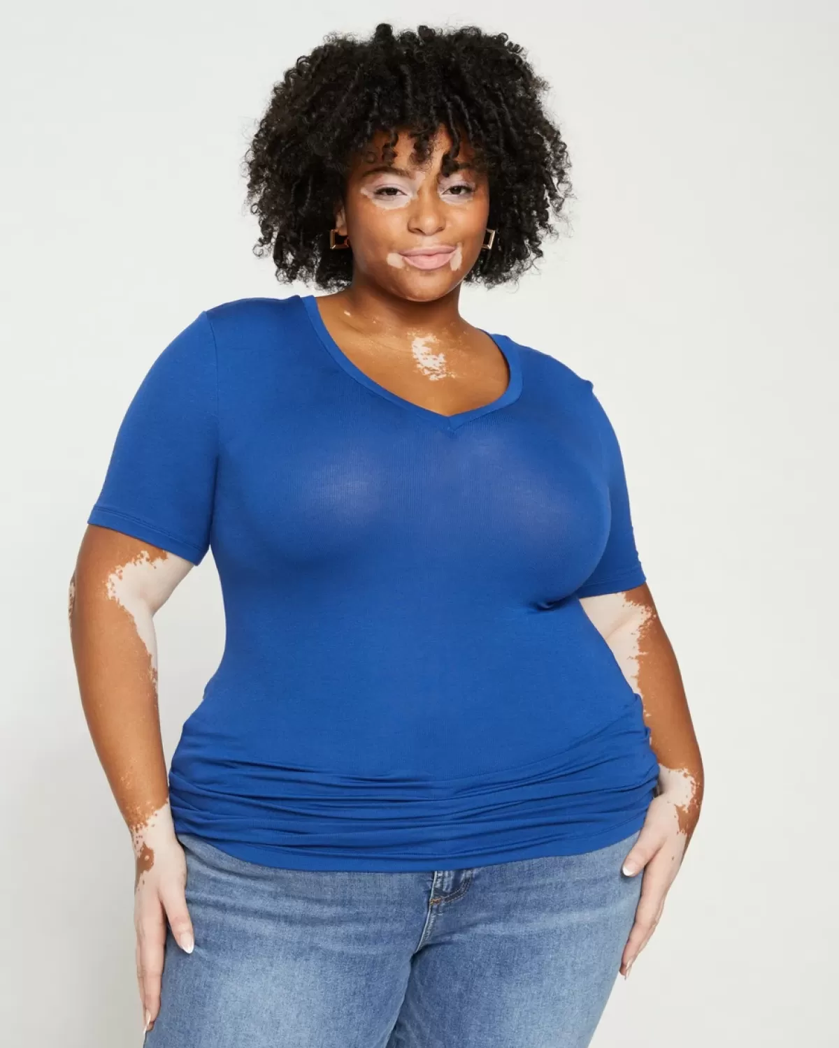 Foundation Short Sleeve V-Neck Tee>Universal Standard Best