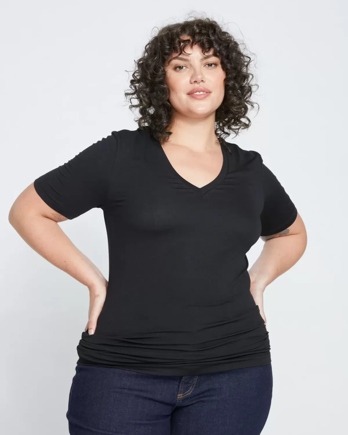 Foundation Short Sleeve V-Neck Tee>Universal Standard Best