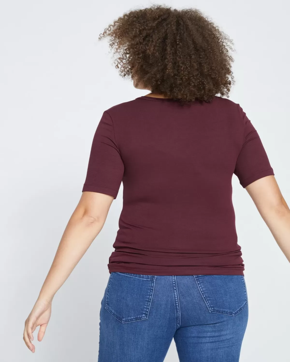 Foundation Short Sleeve V-Neck Tee>Universal Standard Hot