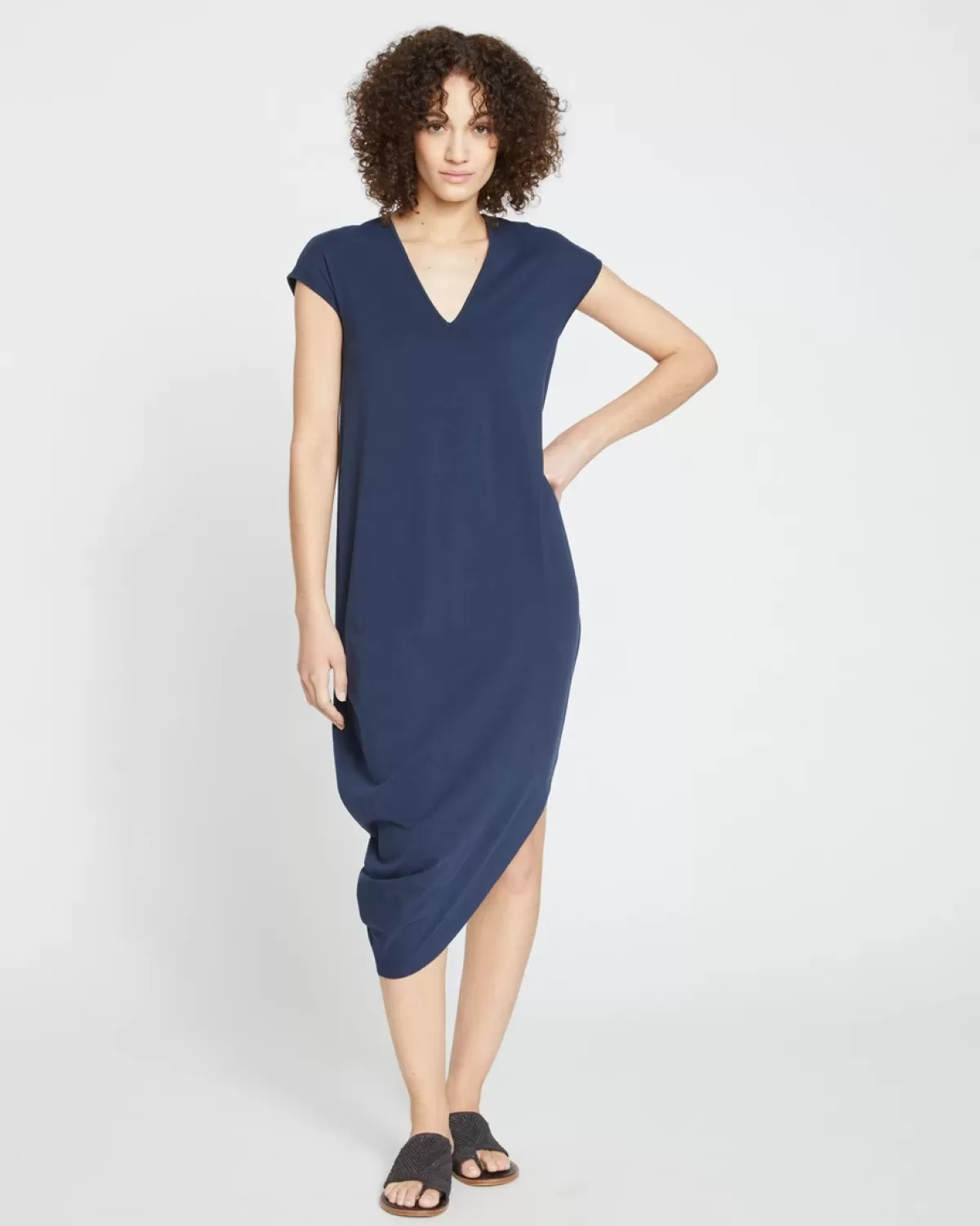 Iconic Geneva V-Neck Dress>Universal Standard Shop