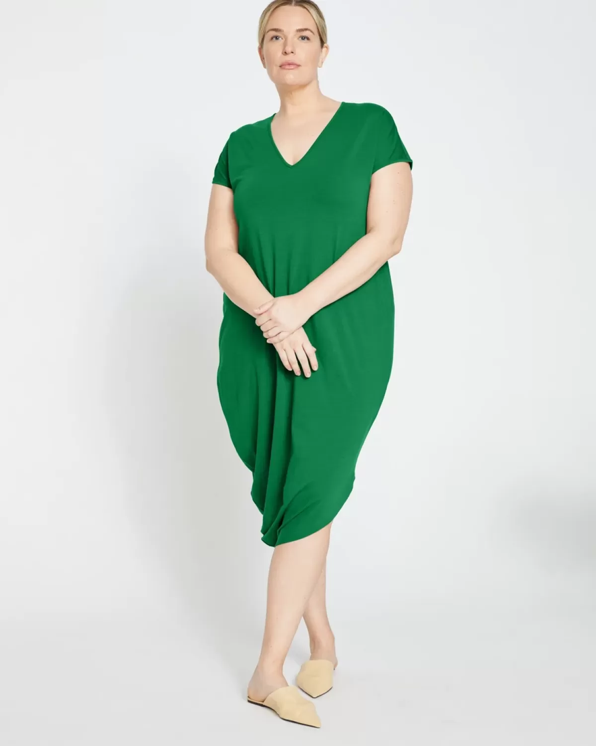 Iconic Geneva V-Neck Dress>Universal Standard New