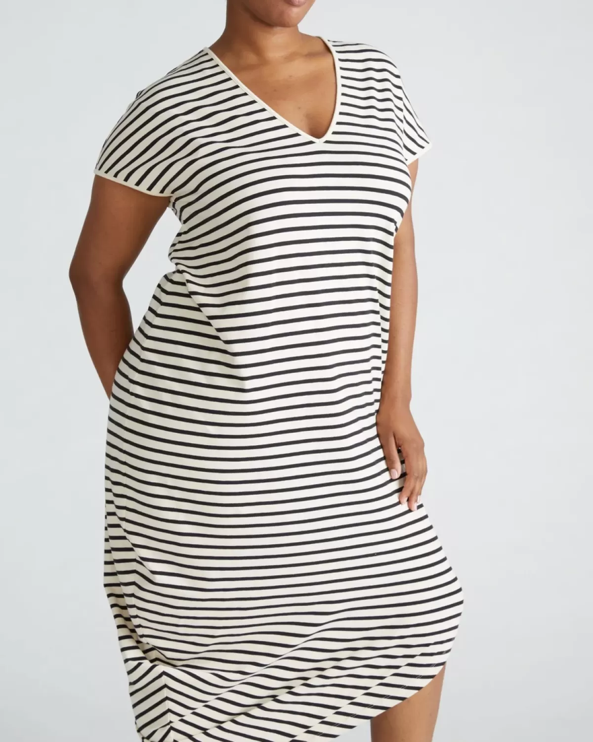 Iconic Geneva V-Neck Dress>Universal Standard Best