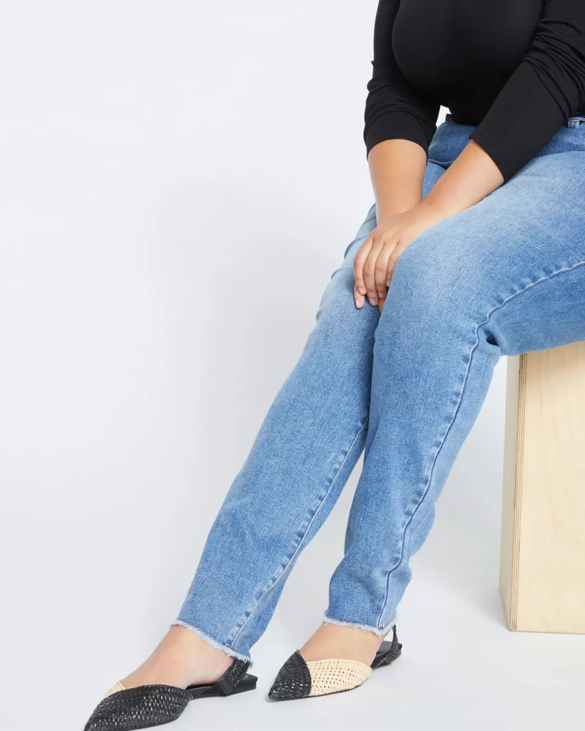 Joni High Rise Curve Slim Leg Jeans 32 Inch>Universal Standard Fashion