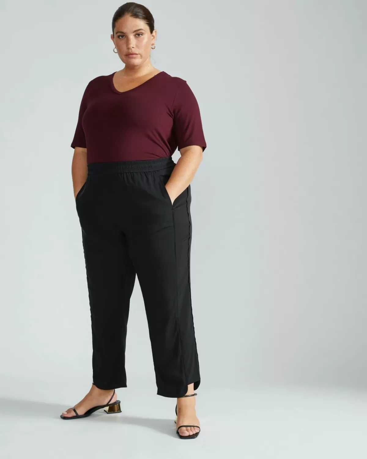 Lily Liquid Jersey V-Neck Stovepipe Tee>Universal Standard Store