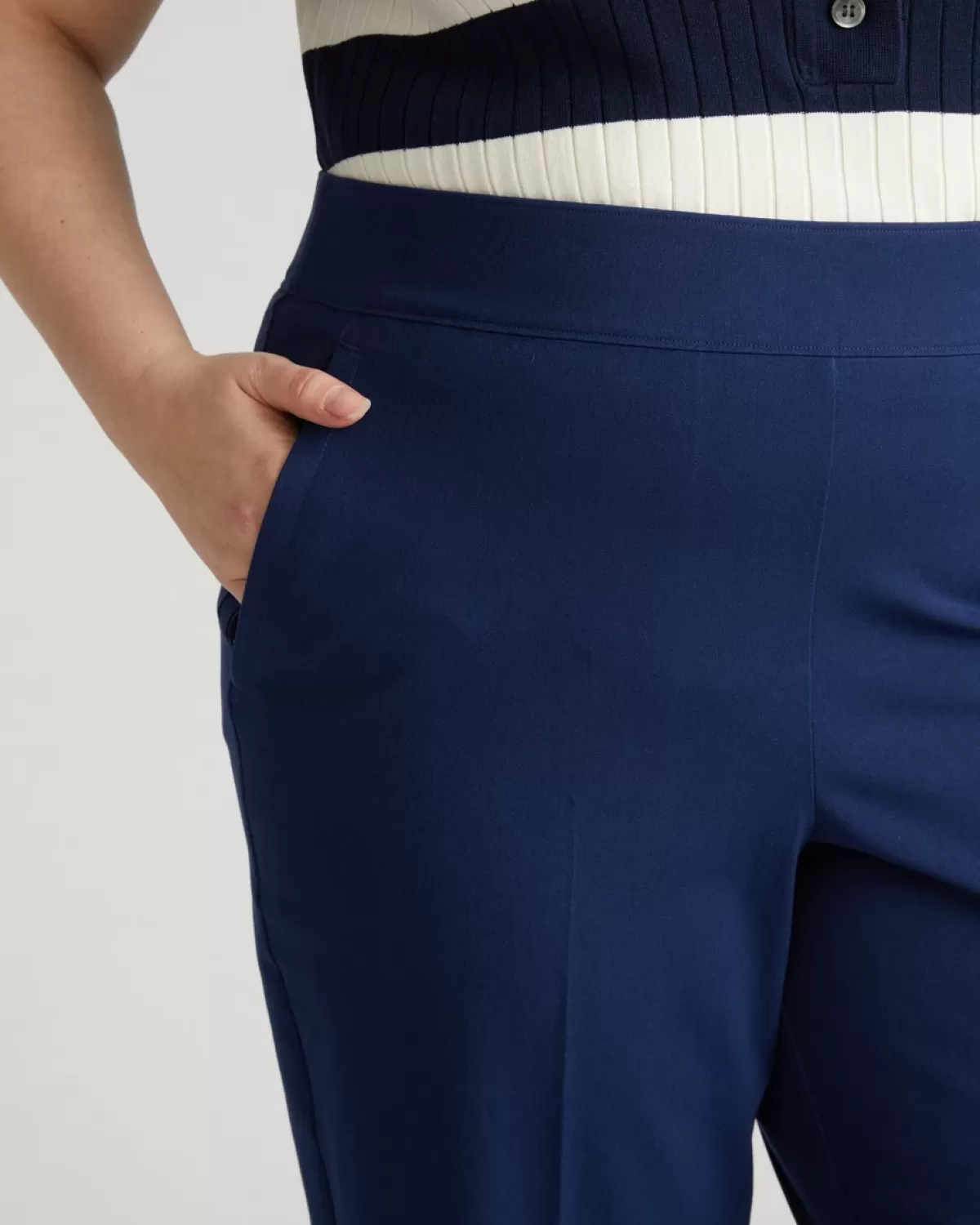 Magic Cotton Straight Leg Pants>Universal Standard Hot