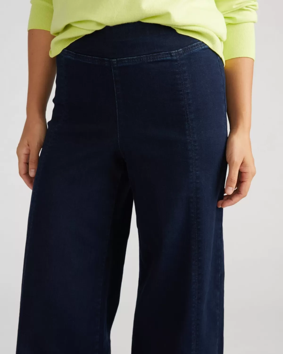 Olivia Pintuck Wide Leg Jeans>Universal Standard Store