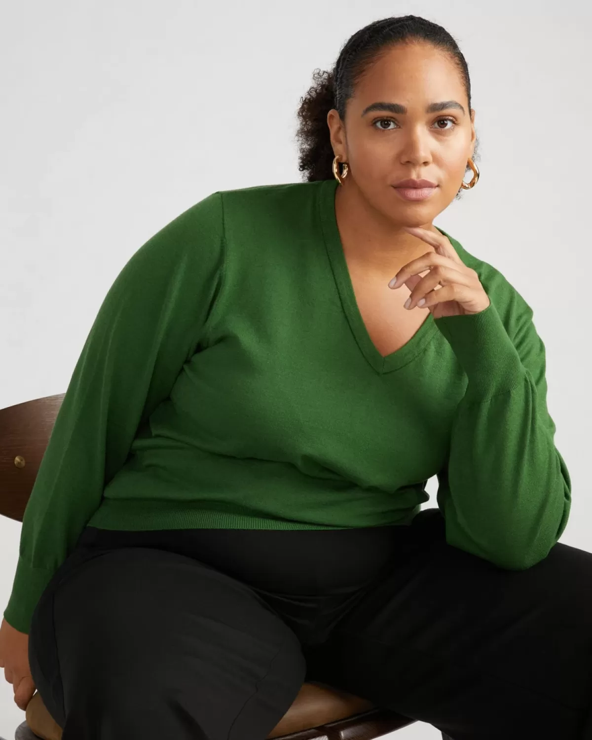 Savvy Fine Knit V Sweater>Universal Standard Fashion