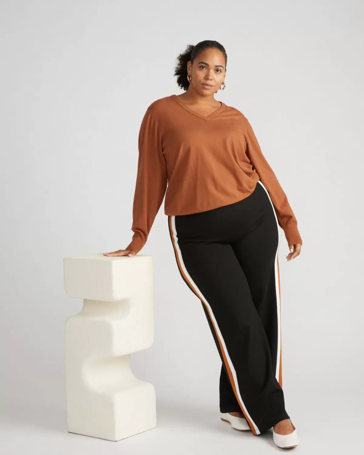 Savvy Fine Knit V Sweater>Universal Standard New