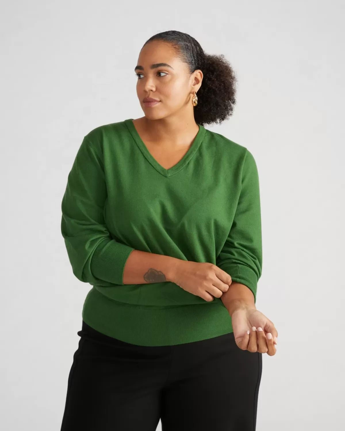 Savvy Fine Knit V Sweater>Universal Standard Fashion
